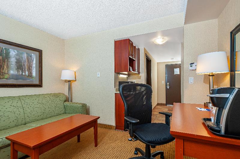 Люкс Кровать Кинг, Holiday Inn Express Hotel & Suites Clarington   Bowmanville, An Ihg