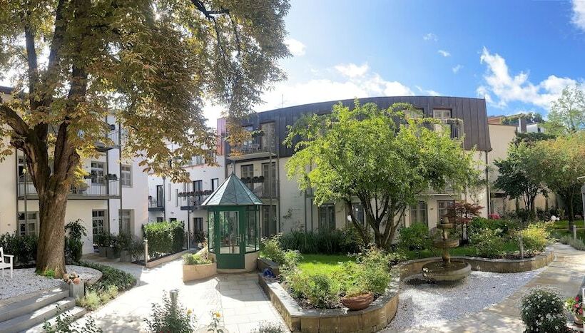 Полулюкс, Maximilian Munich Apartments &