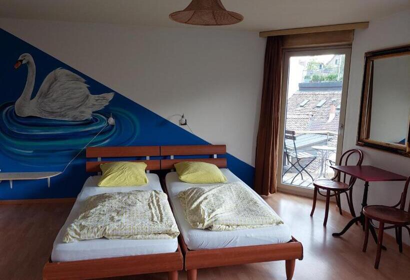 Habitació Estàndard Bany Compartit, Oldtown Hostel Otter