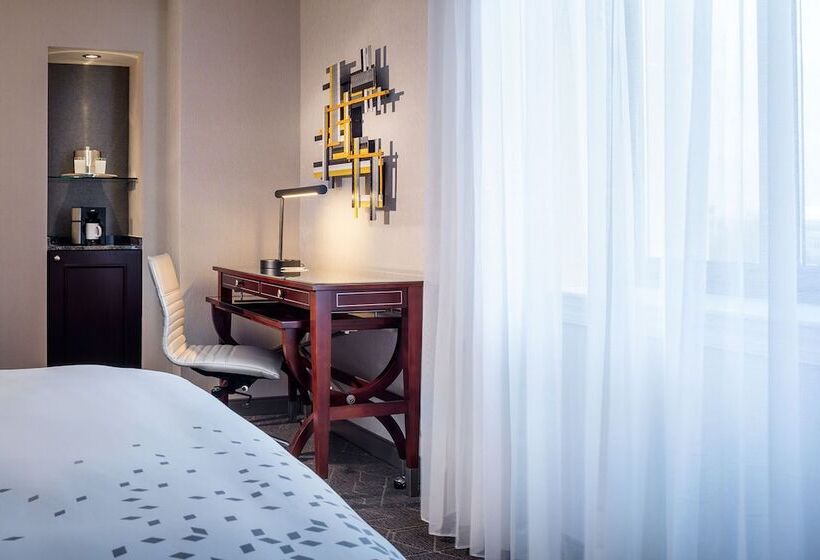 غرفه قياسيه سريرين مزدوجين, Renaissance Providence Downtown