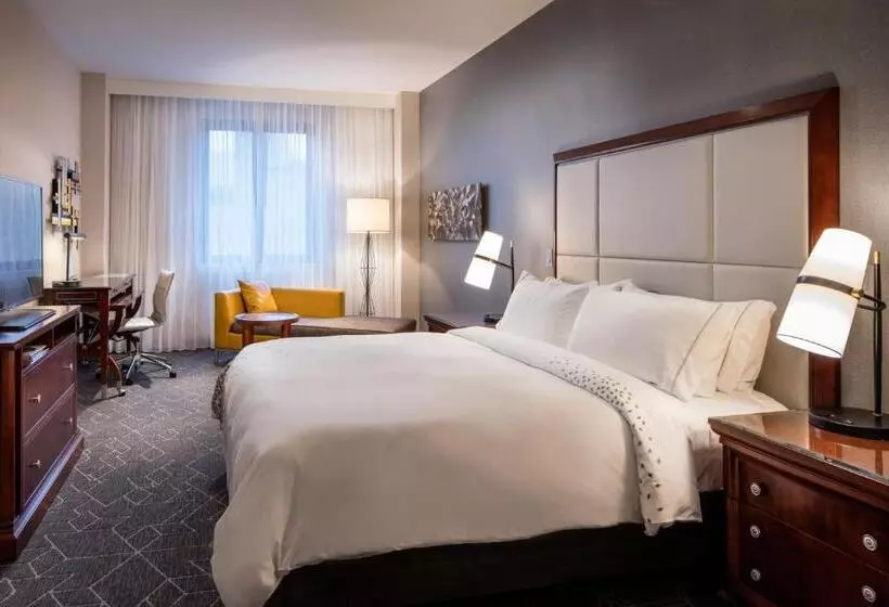اتاق استاندارد با تخت بزرگ, Renaissance Providence Downtown