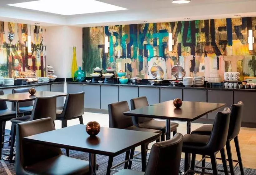 اتاق کلاب, Renaissance Providence Downtown
