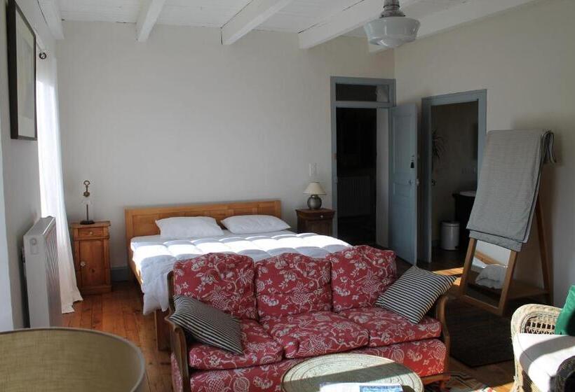 غرفة قياسية رباعية, L Ancienne Ecole