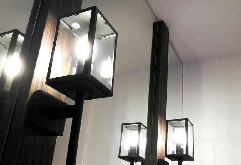 高级大房间, 1622 Adults Only