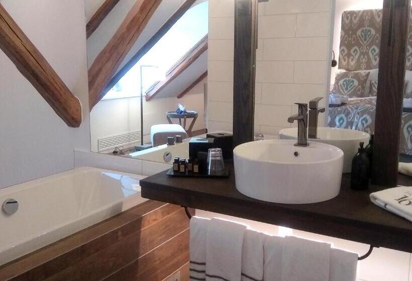 高级大房间, 1622 Adults Only