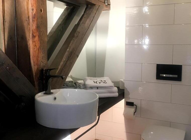 标准间, 1622 Adults Only