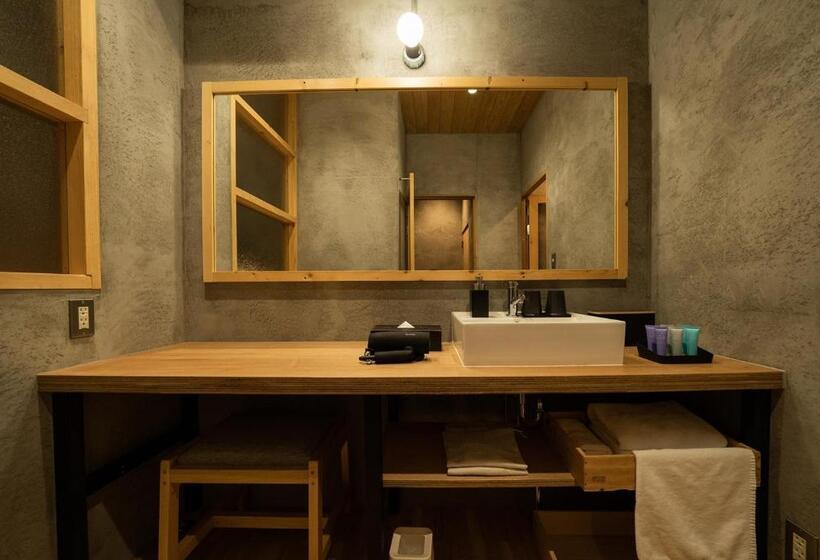 Номер Deluxe, Yoichi Loop