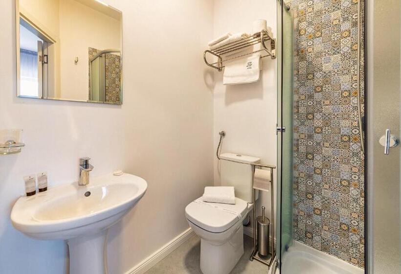 غرفة قياسية فردية, Saga Rooms