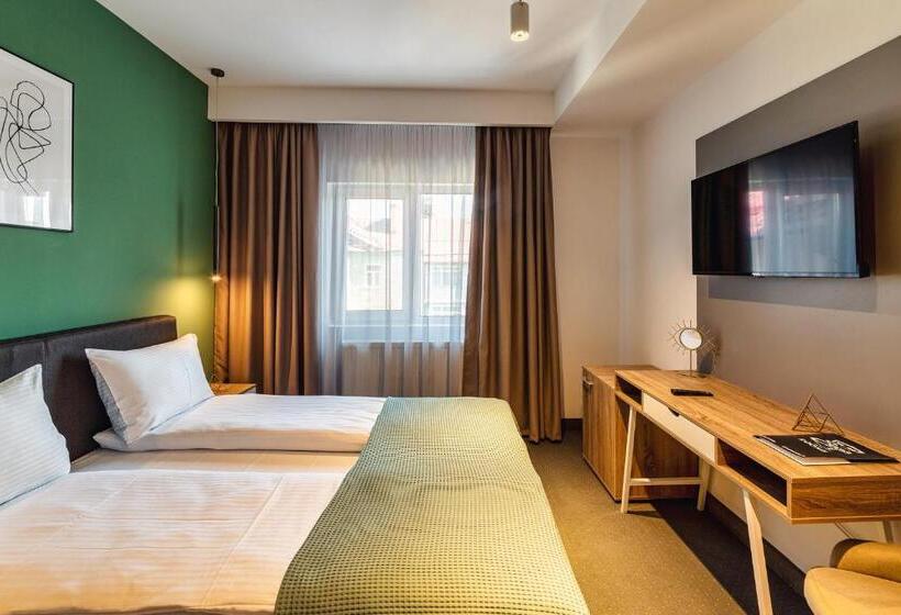 غرفة قياسية, Saga Rooms