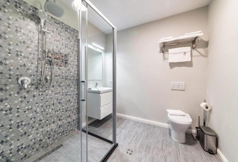 غرفة ديلوكس مزودة بشرفة, Saga Rooms