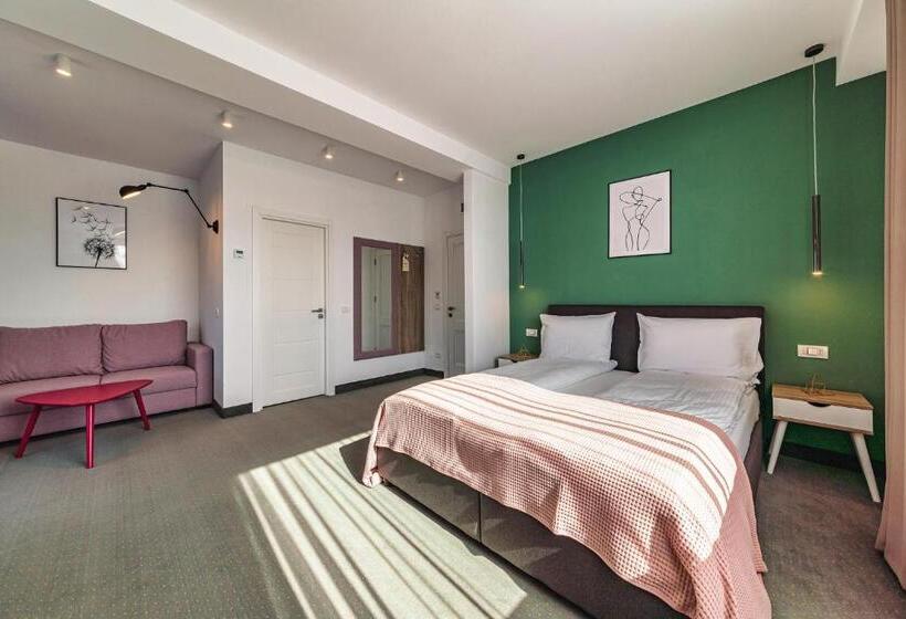 غرفة ديلوكس مزودة بشرفة, Saga Rooms