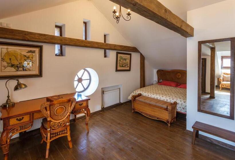 Четырехместный номер Премиум, бутик отель «via Regia»