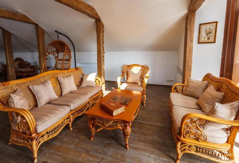 Четырехместный номер Премиум, бутик отель «via Regia»