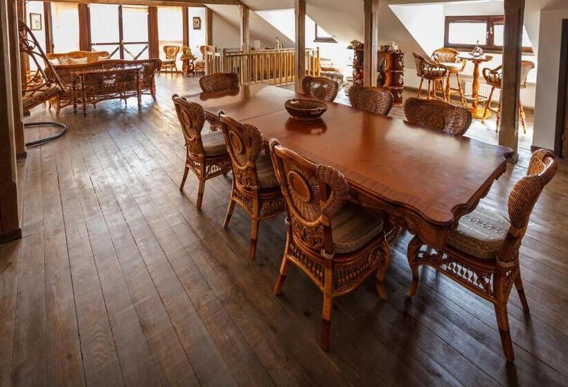 Четырехместный номер Премиум, бутик отель «via Regia»