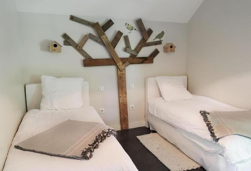 Четырехместный Номер Стандарт Вид на Сад, Domaine De Fresnoy