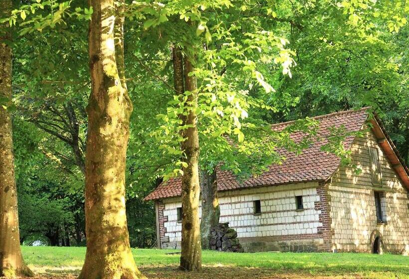 Четырехместный Номер Стандарт Вид на Сад, Domaine De Fresnoy