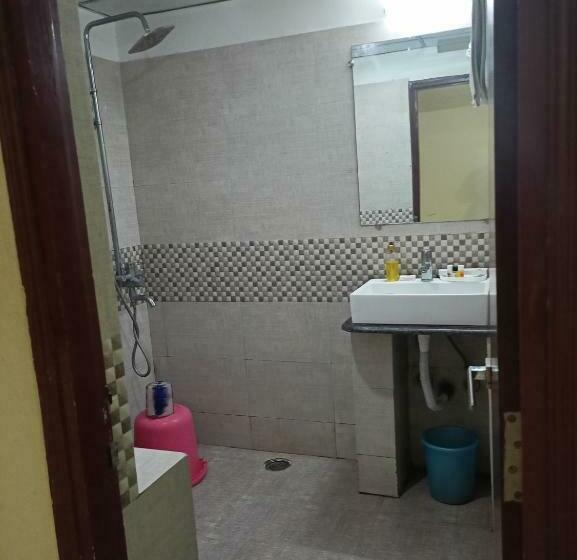 디럭스 룸, Jmd International Katihar