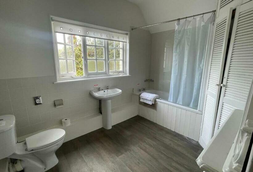 キングサイズベッドのスタンダードルーム, The Cricketers Inn