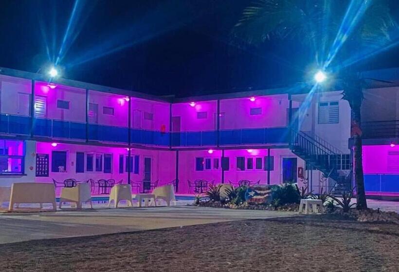 اتاق سوپریور, Douglas Highway Inn