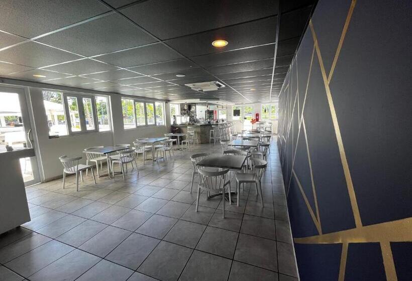 اتاق سوپریور, Douglas Highway Inn