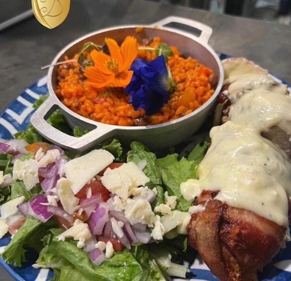 اتاق استاندارد, Douglas Highway Inn