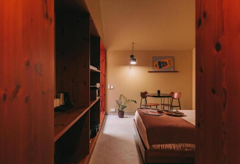 اتاق لوکس با بالکن, Outsite Porto Mouco