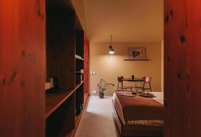 اتاق لوکس با بالکن, Outsite Porto Mouco