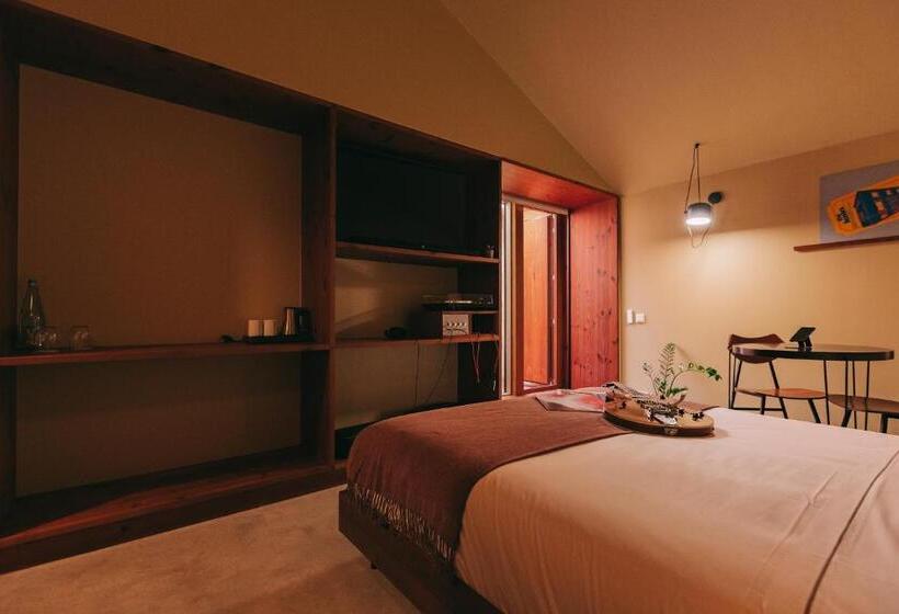 اتاق لوکس با بالکن, Outsite Porto Mouco