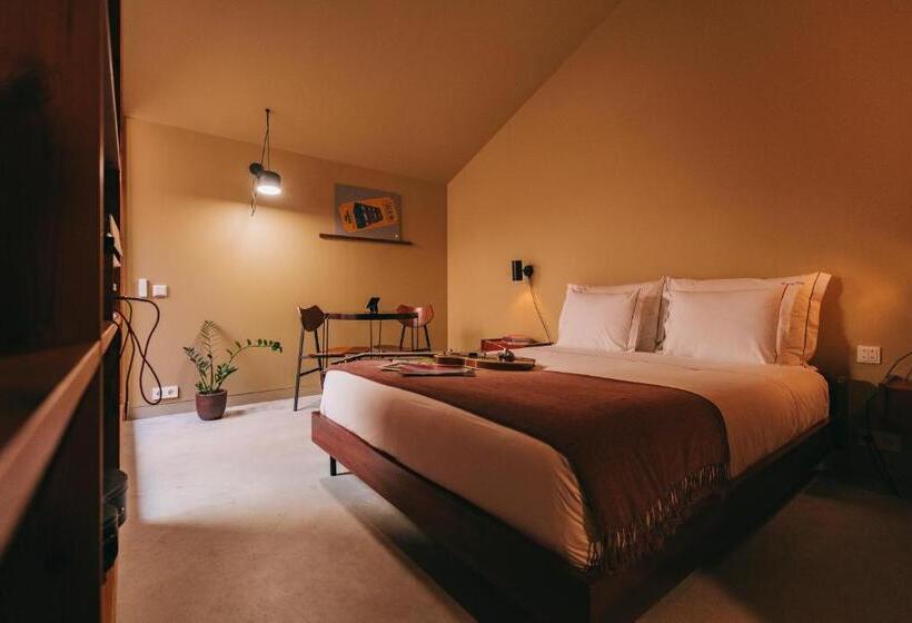 اتاق لوکس با بالکن, Outsite Porto Mouco