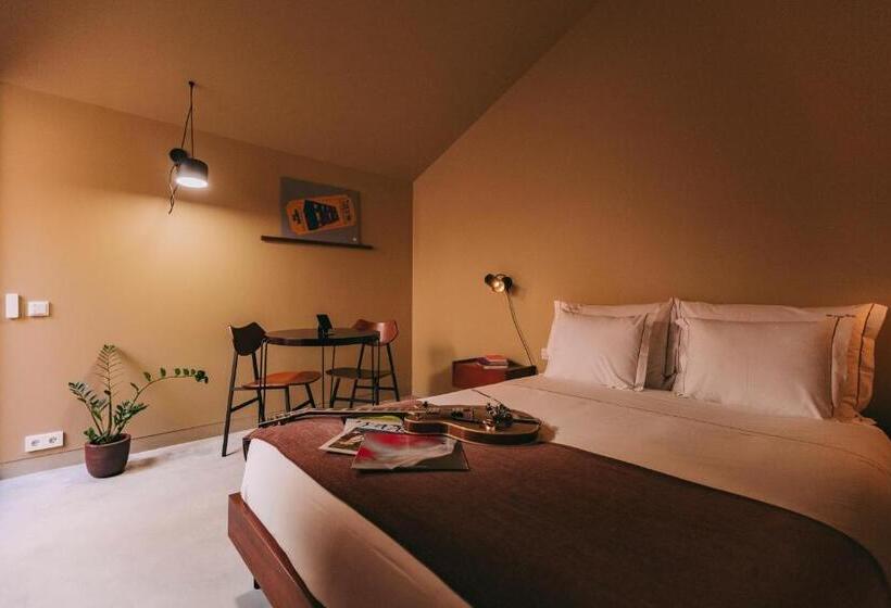 اتاق لوکس با بالکن, Outsite Porto Mouco