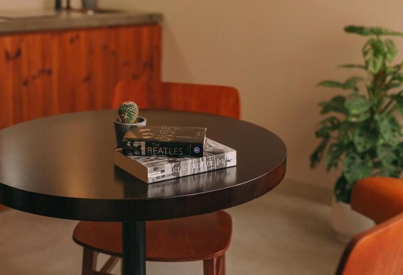 سوییت اجرایی, Outsite Porto Mouco