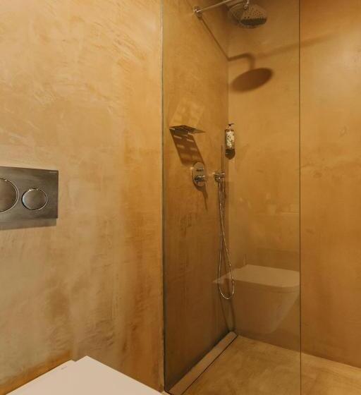 سوییت لوکس, Outsite Porto Mouco