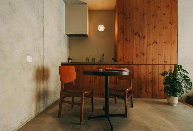 سوییت لوکس, Outsite Porto Mouco