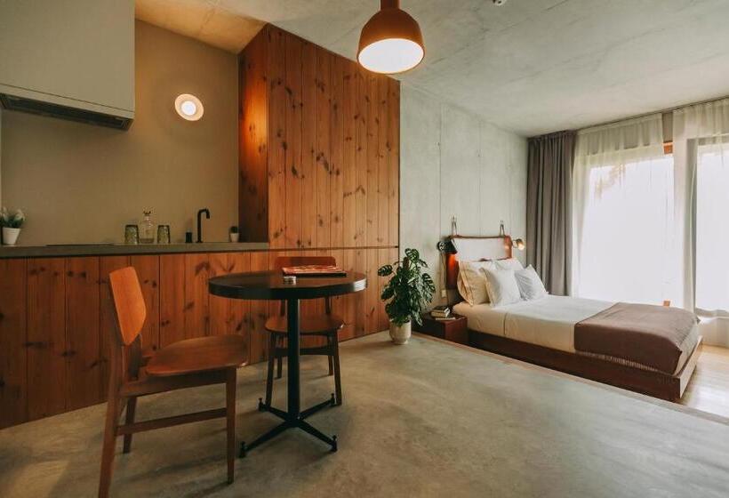 سوییت لوکس, Outsite Porto Mouco