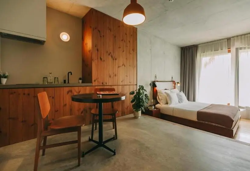سوییت لوکس, Outsite Porto Mouco