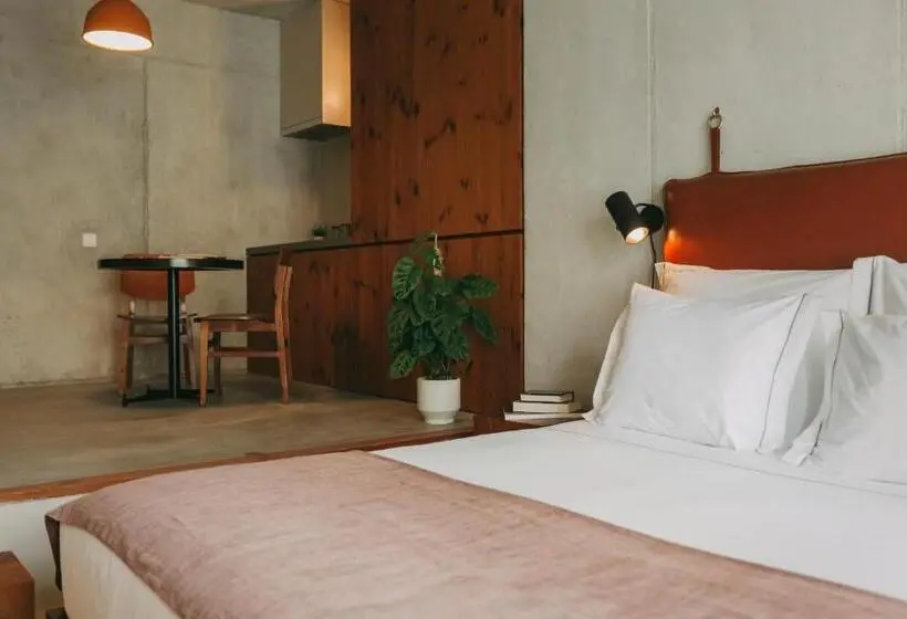 سوییت لوکس, Outsite Porto Mouco