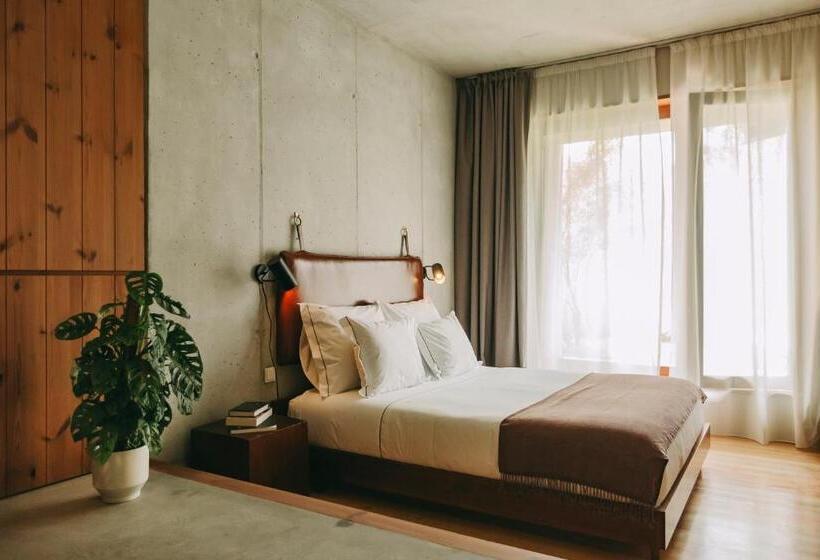 سوییت لوکس, Outsite Porto Mouco