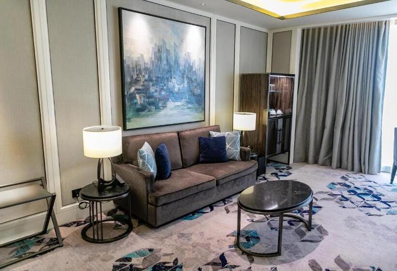 Номер Стандарт, Okura Manila