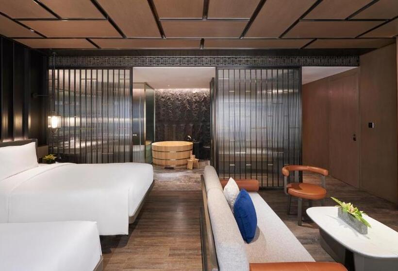 Номер Deluxe, Okura Manila