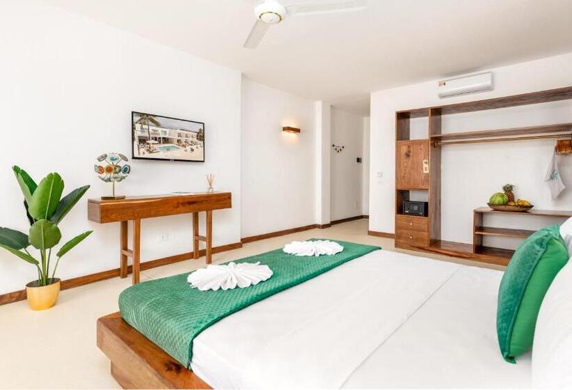 اتاق لوکس با بالکن و چشم‌انداز دریا, Imara Beach Resort