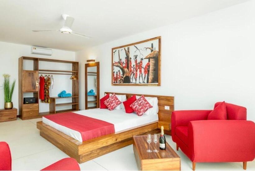 اتاق لوکس با بالکن و چشم‌انداز دریا, Imara Beach Resort