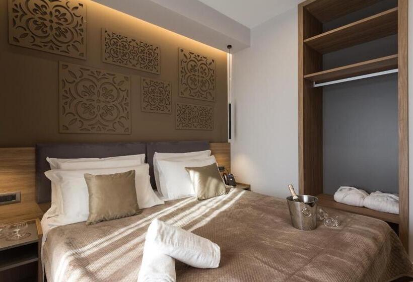 Номер Стандарт с Балконом, Giafra Luxury Rooms