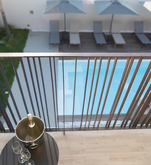 Номер Стандарт с Балконом, Giafra Luxury Rooms