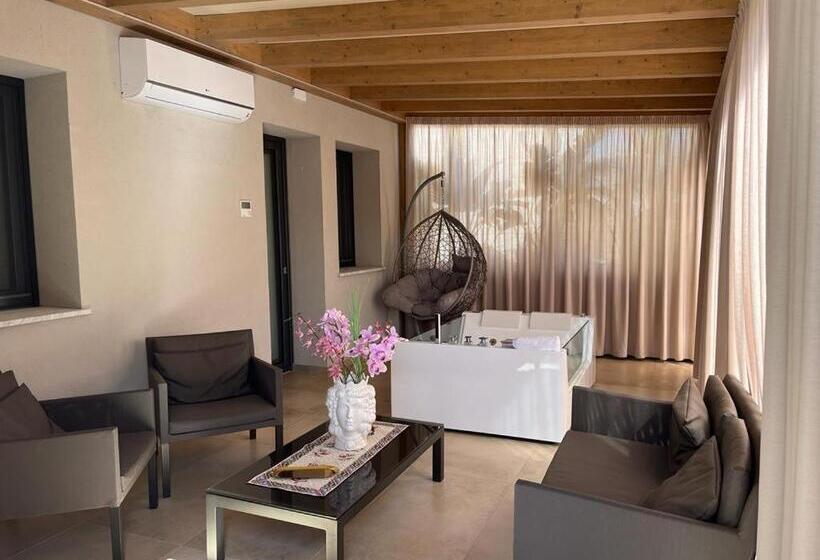 Королевский Люкс, Giafra Luxury Rooms