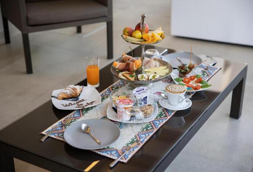 Королевский Люкс, Giafra Luxury Rooms