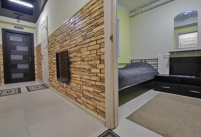 Номер Deluxe, Battle Mile Hostel