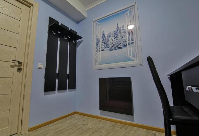 豪华单人间, Battle Mile Hostel