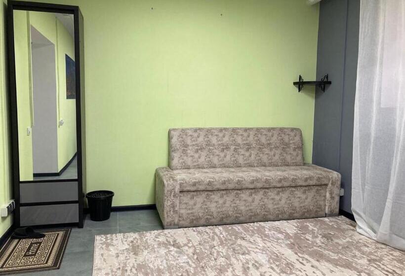 Номер Стандарт, Battle Mile Hostel