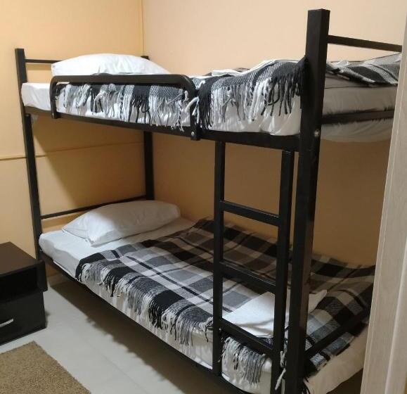 基本三人间, Battle Mile Hostel