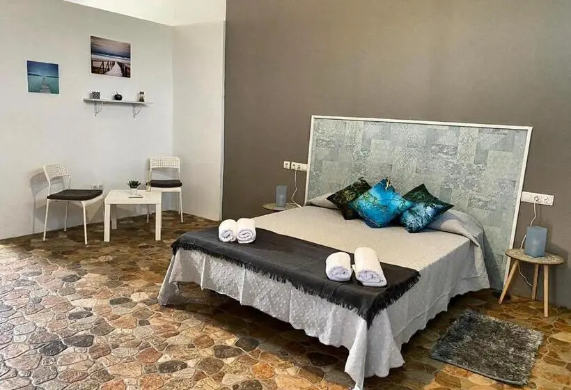 Familjestudio, Devmani Hotel Rural